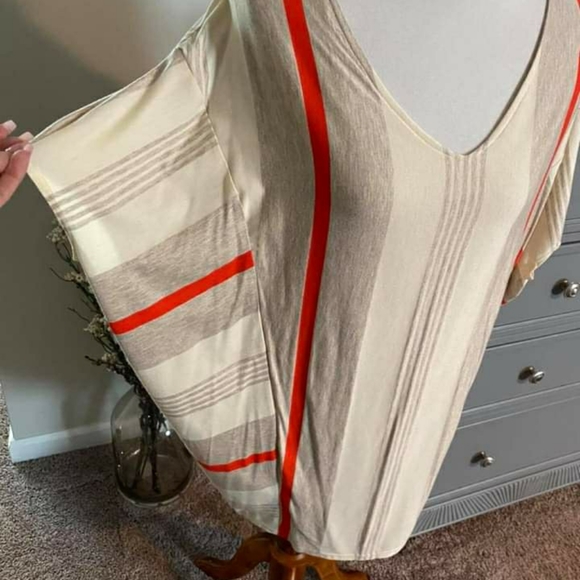 Brand new boutique top - Picture 2 of 4